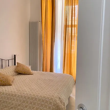 לינה וארוחת בוקר Rch House 4*