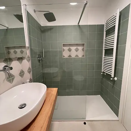 לינה וארוחת בוקר Rch House