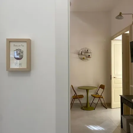 לינה וארוחת בוקר Rch House 4*